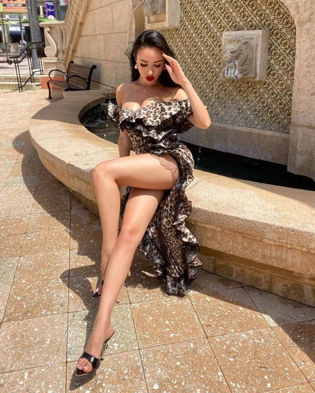 Girls With Beautiful Legs (46 pics)