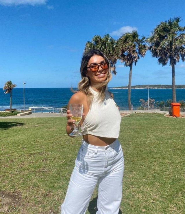 Braless Girls (47 pics)