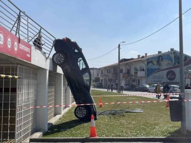 Cars Fails (28 pics)