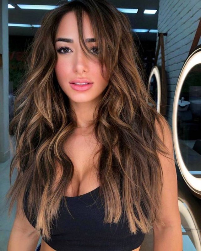 Busty Girls (47 pics)