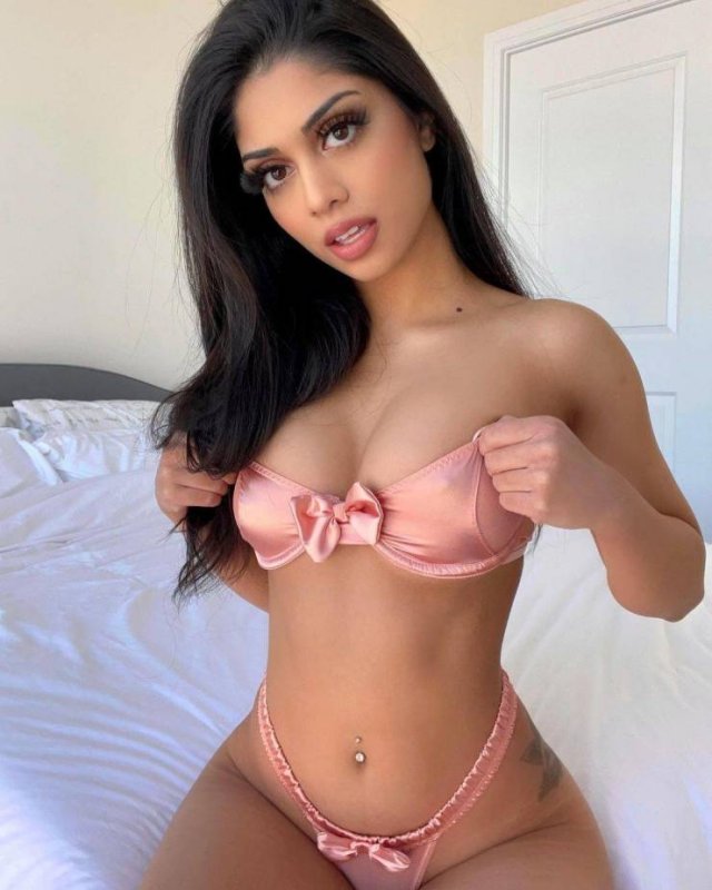 Girls In Lingerie (50 pics)