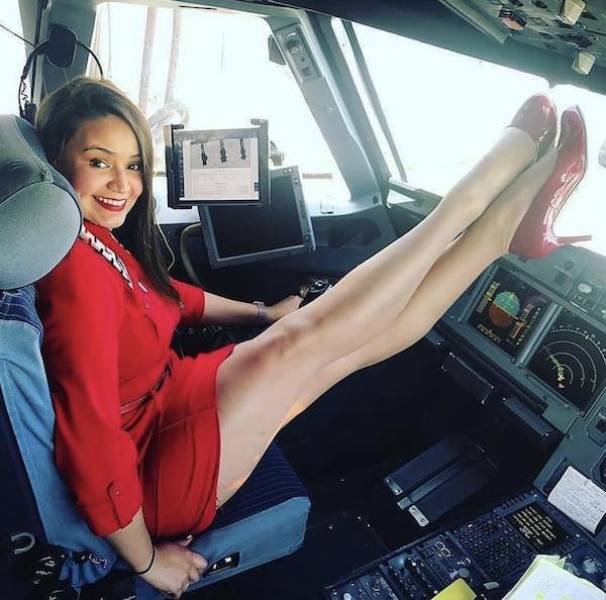 Hot Flight Attendants (30 pics)