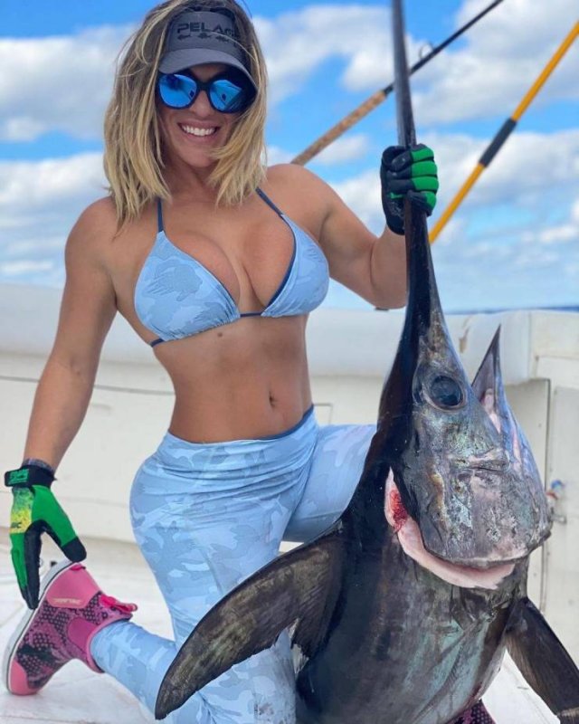 Fishing Girls (49 pics)