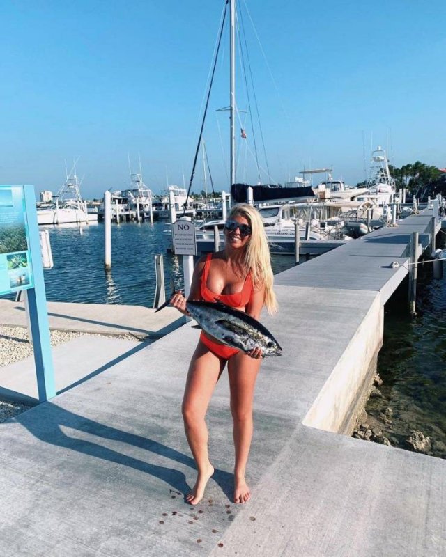 Fishing Girls (49 pics)