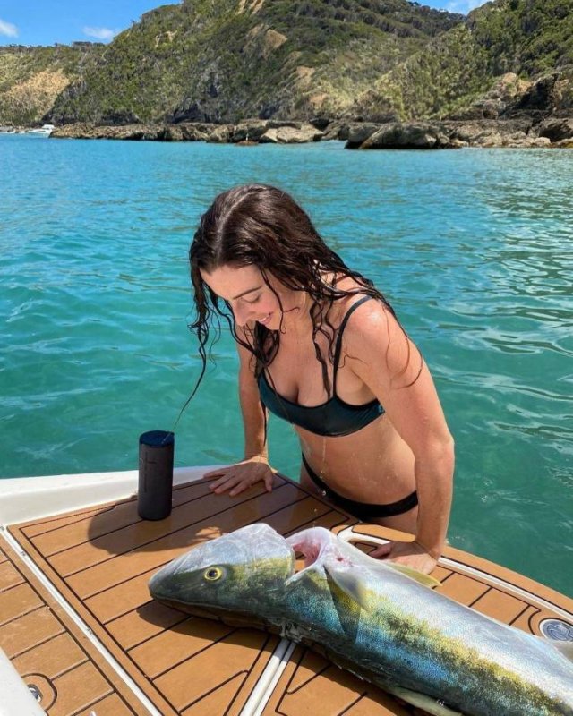 Fishing Girls (49 pics)