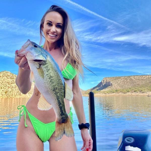 Fishing Girls (49 pics)
