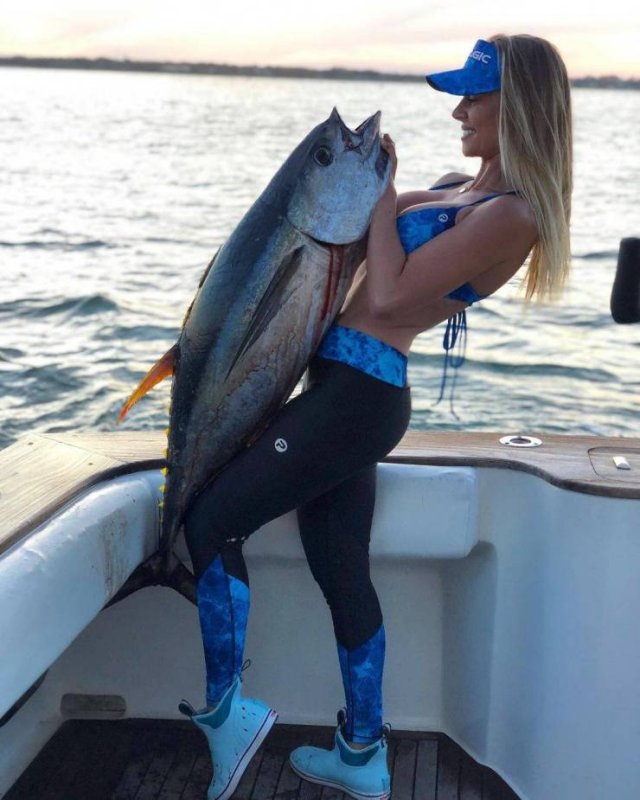 Fishing Girls (49 pics)