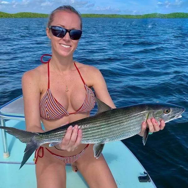 Fishing Girls (49 pics)