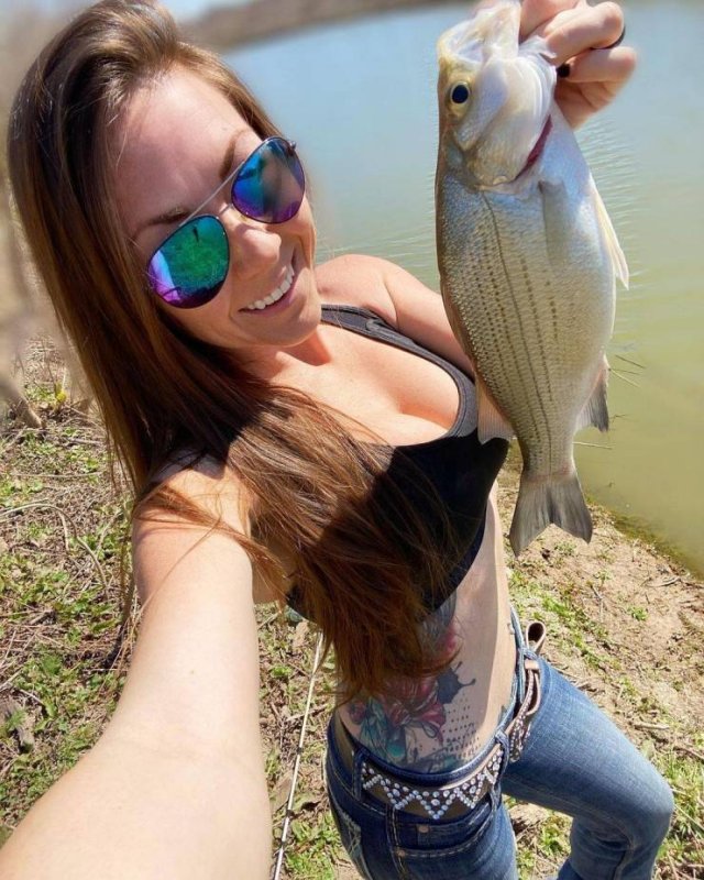 Fishing Girls (49 pics)