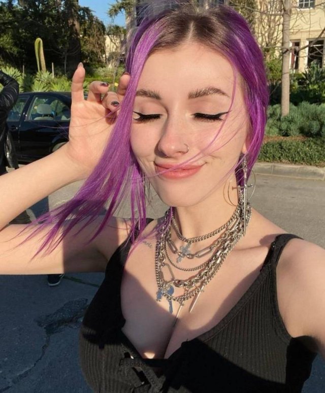 Girls With Dyed Hairs (46 pics)
