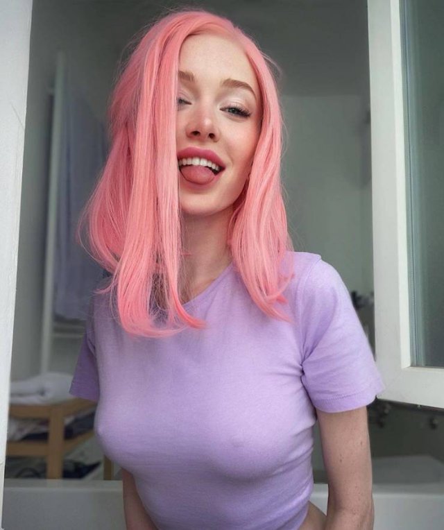 Girls With Dyed Hairs (46 pics)