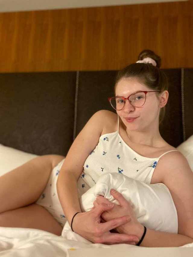 Girls In Glasses (48 pics)