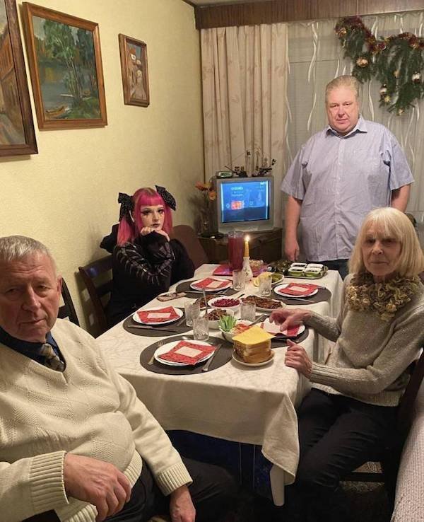 Strange Situations (48 pics)