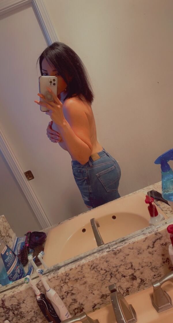 Girls In Tight Jeans (42 pics)