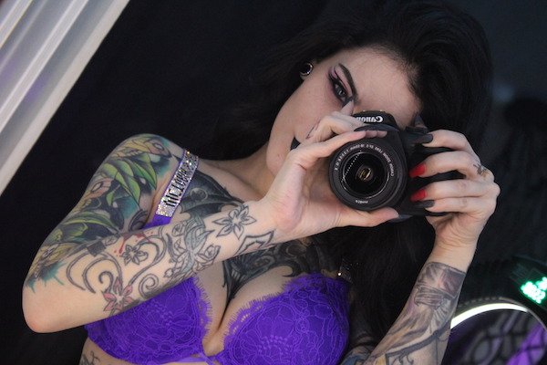 Busty Girls (71 pics)