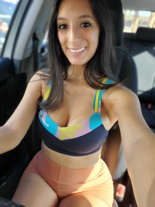 Girls In Cars (31 pics)