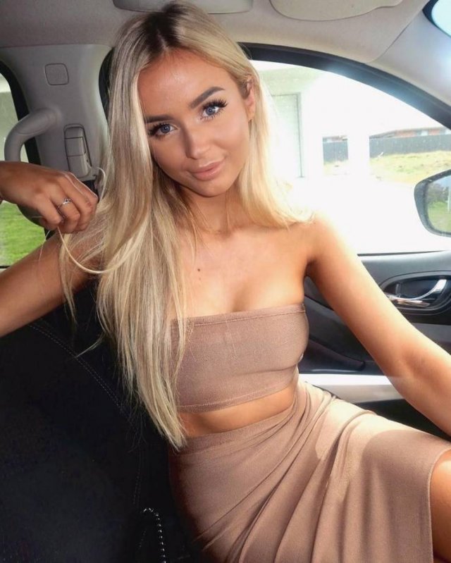 Girls In Cars (47 pics)