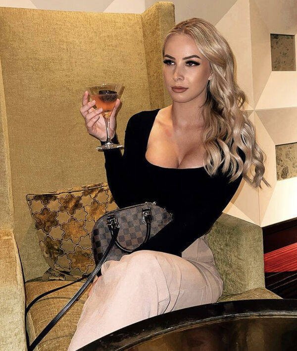 Girls And Drinks (30 pics)