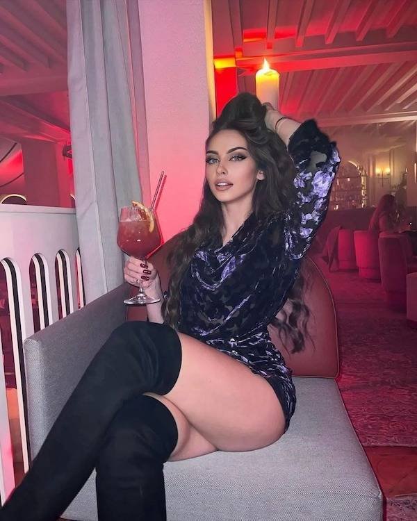 Girls And Drinks (30 pics)