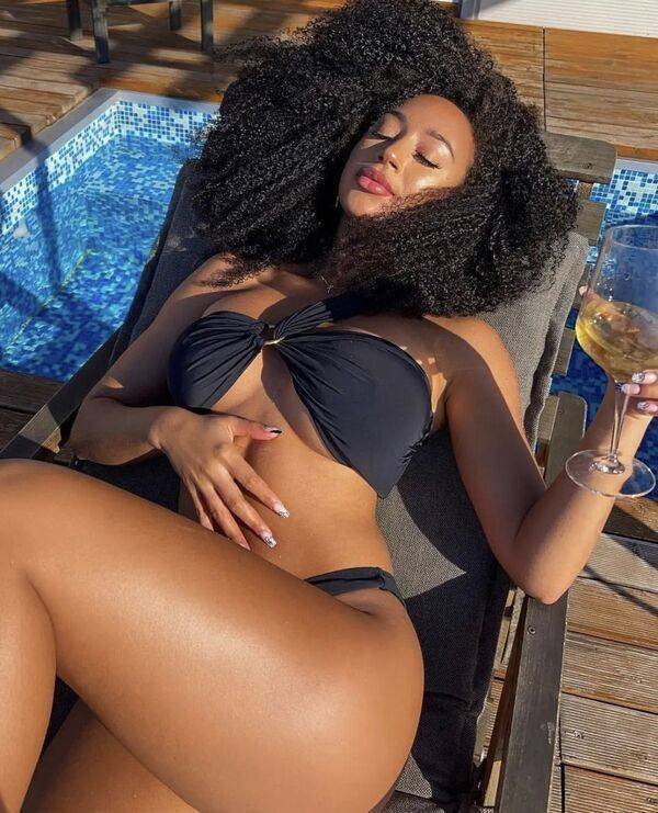Girls And Drinks (30 pics)