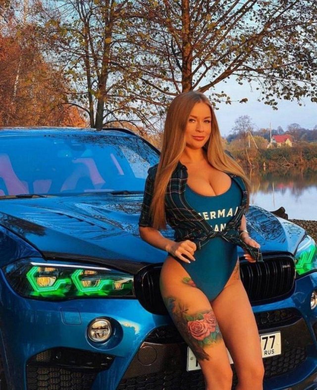 Hot Girls (54 pics)