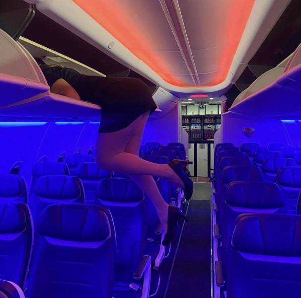 Hot Flight Attendants (38 pics)