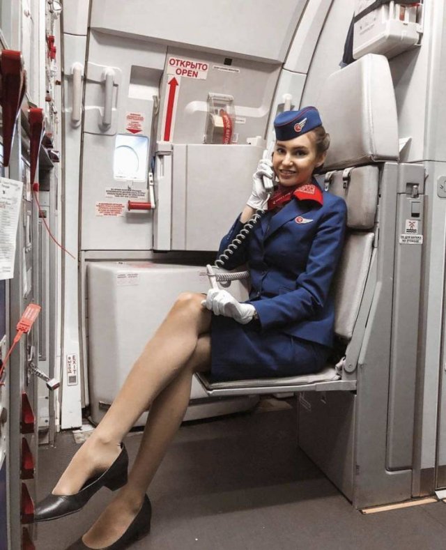 Hot Flight Attendants (38 pics)