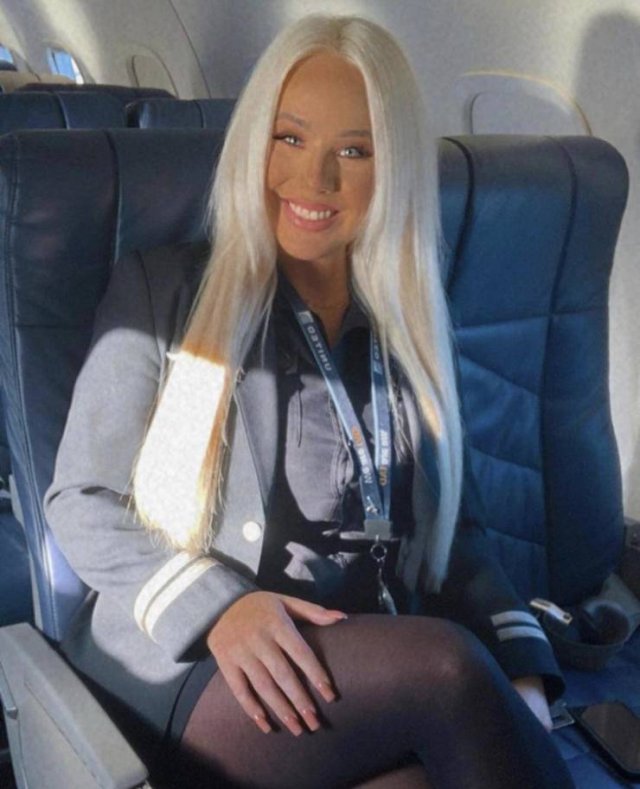 Hot Flight Attendants (38 pics)