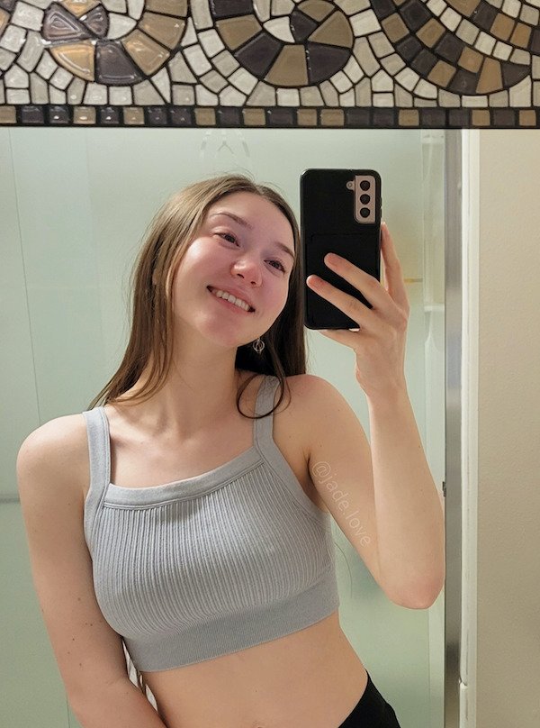 Braless Girls (38 pics)