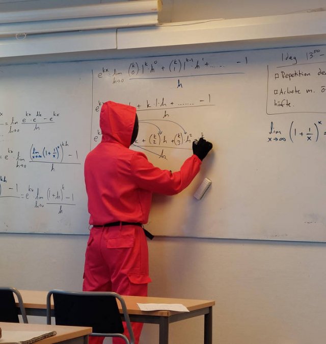 Unusual Workday (22 pics)