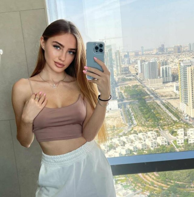 Selfie Girls (46 pics)