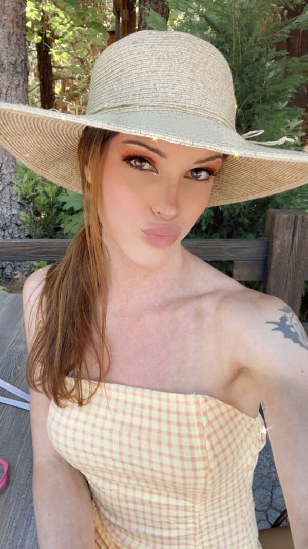 Cute Girls (93 pics)