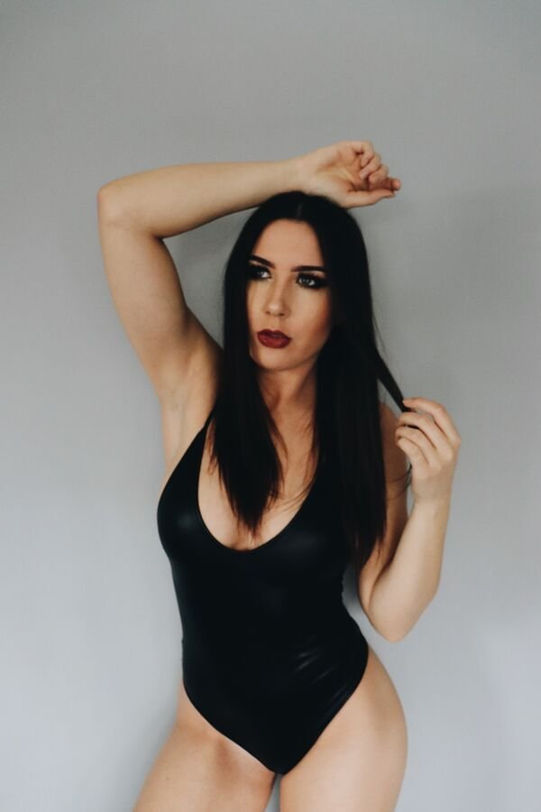 Cute Girls (93 pics)