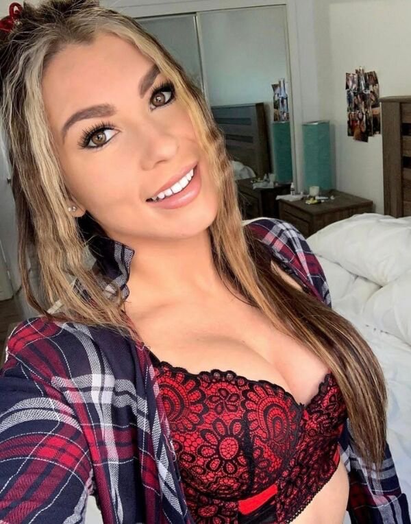 Hot Girls (28 pics)