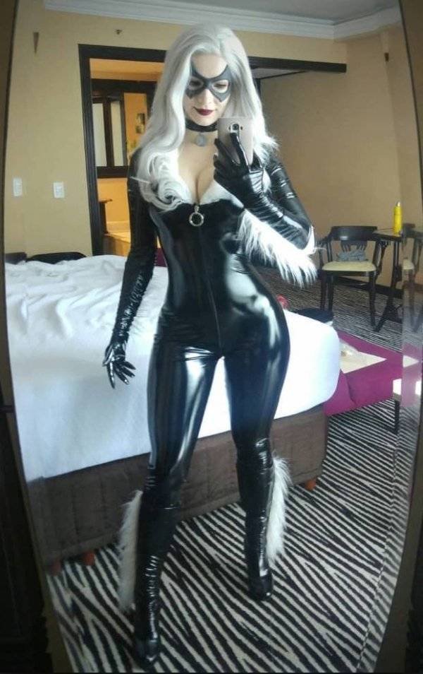 Girls In Latex And Leather (54 pics)