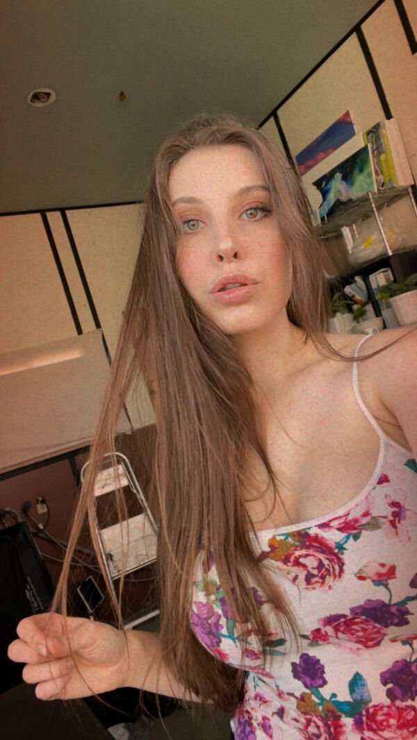 Girls In Dresses (37 pics)