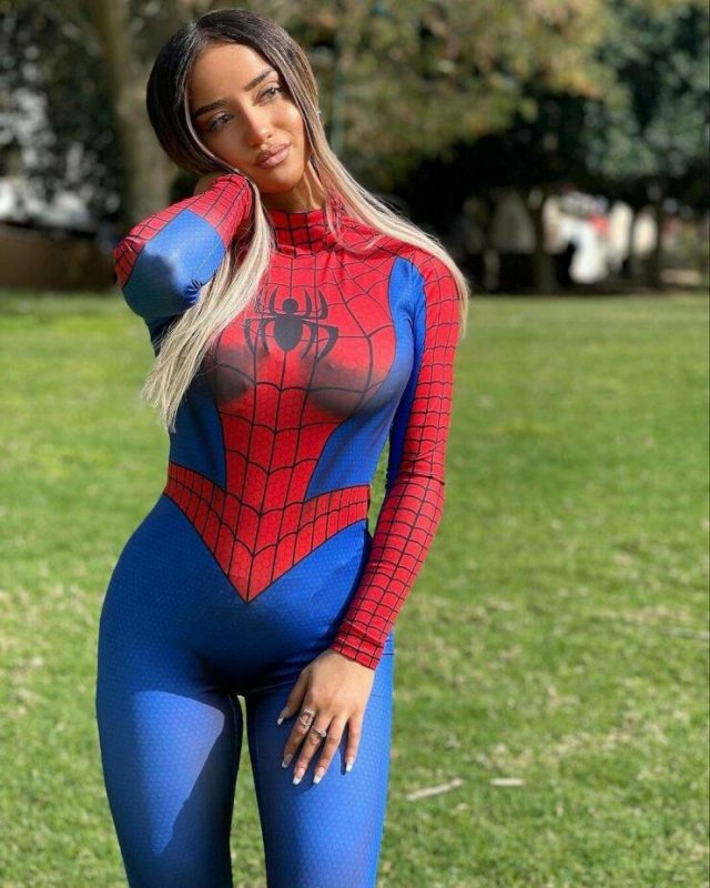 Hot Girls (68 pics)