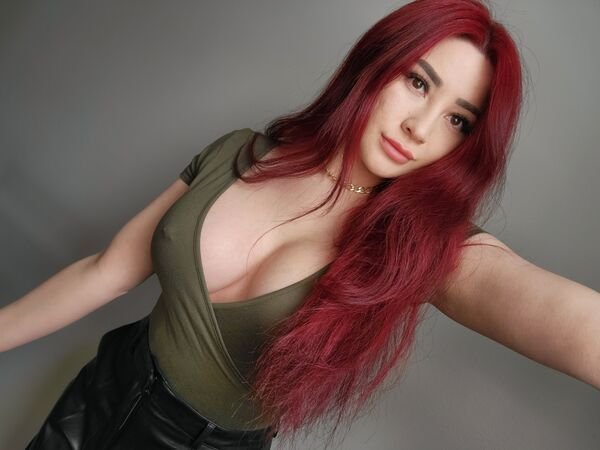 Busty Girls (40 pics)