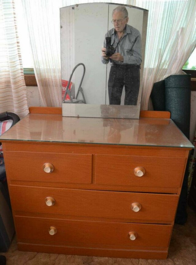 They're Trying to Sell Mirrors (38 pics)