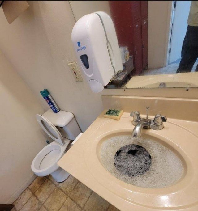 Annoying Situations (50 pics)