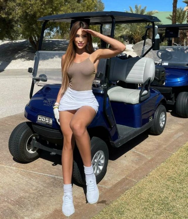 Girls And Golf (55 pics)
