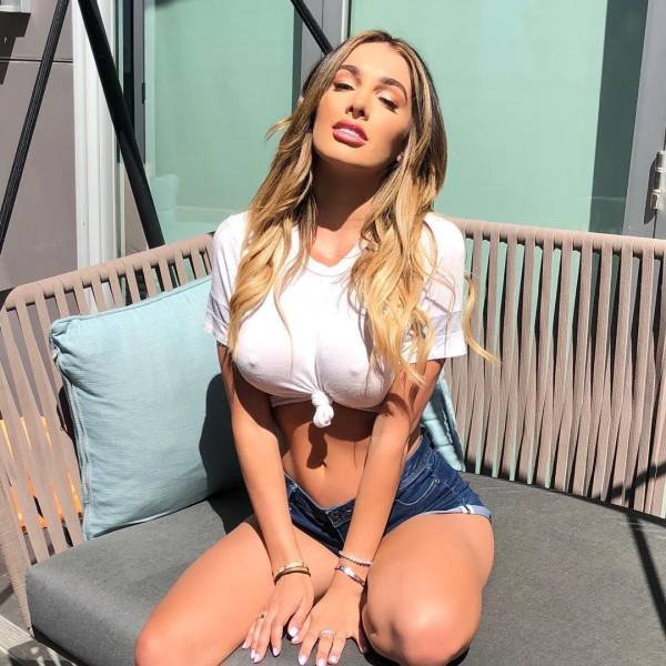Braless Girls (58 pics)