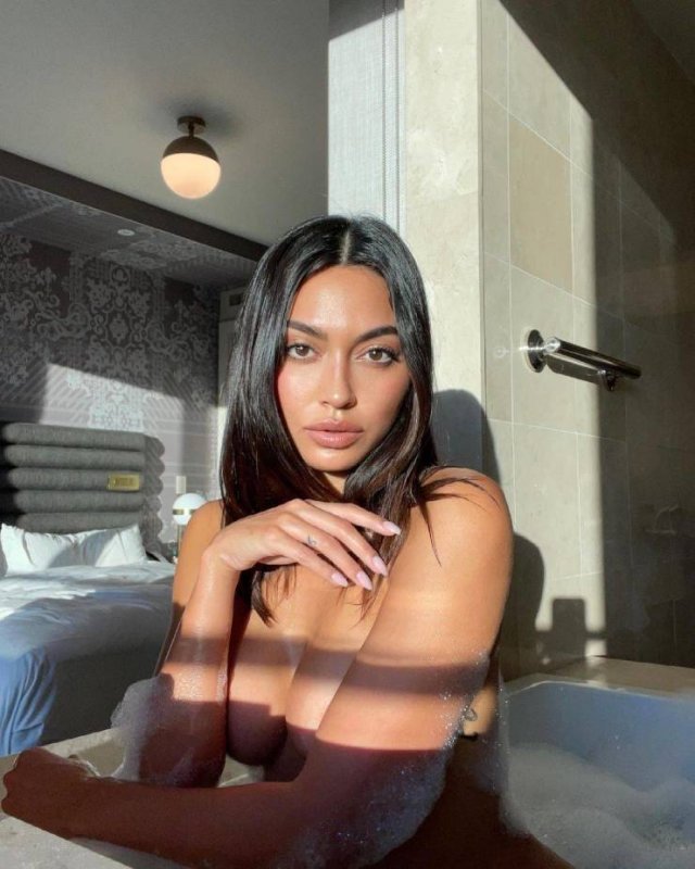 Braless Girls (58 pics)