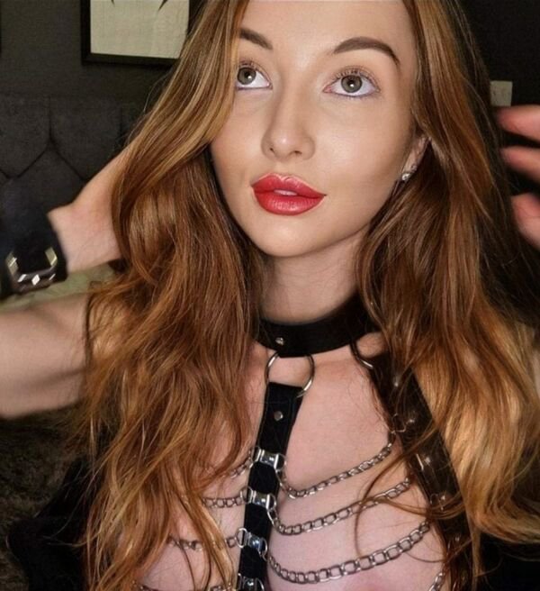 Brunettes Against Blondes (30 pics)
