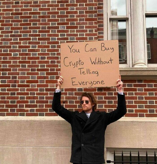 Dude With Funny Signs (34 pics)