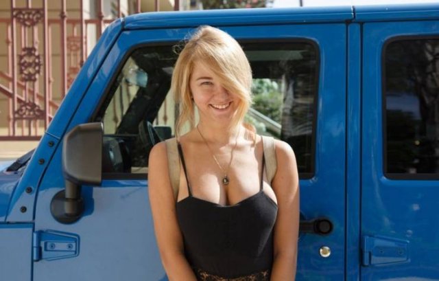 Busty Girls (50 pics)