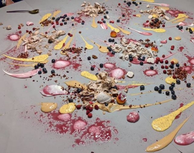 Odd Food Serving (20 pics) Odd Food Serving (20 pics)