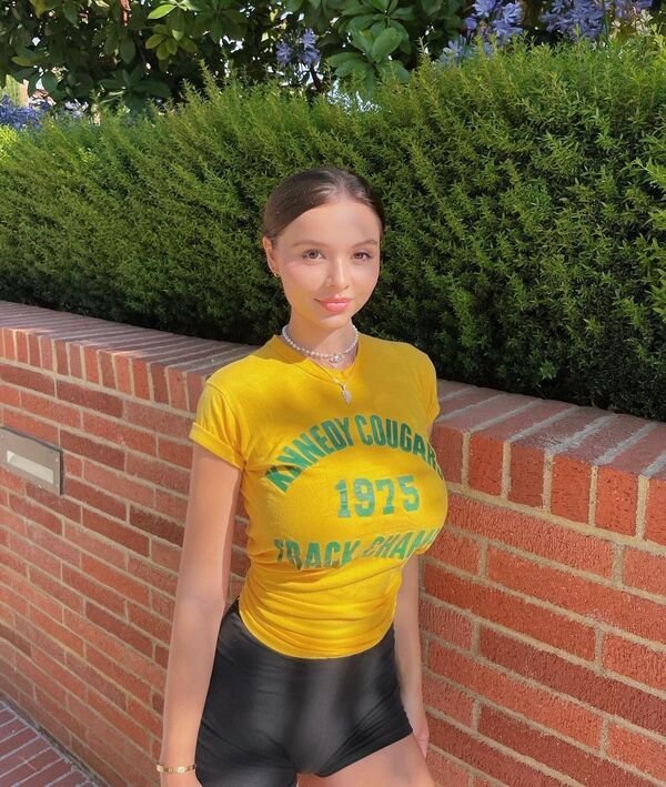 Hot Girls (59 pics)