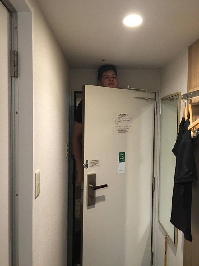 Tall People In Japan (22 pics)