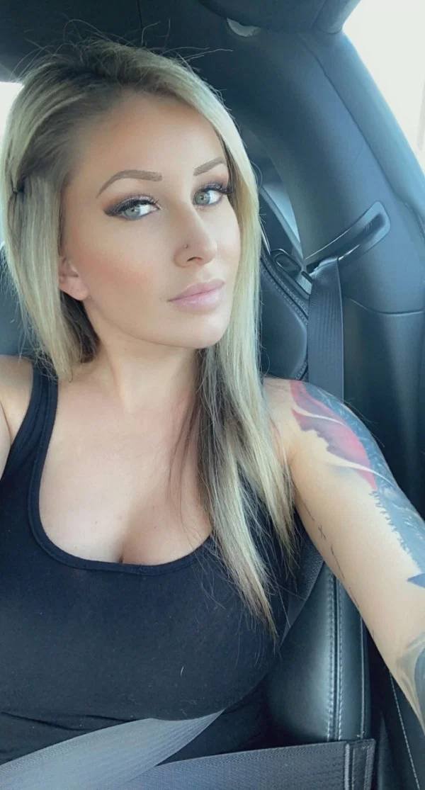 Selfie Girls (45 pics)